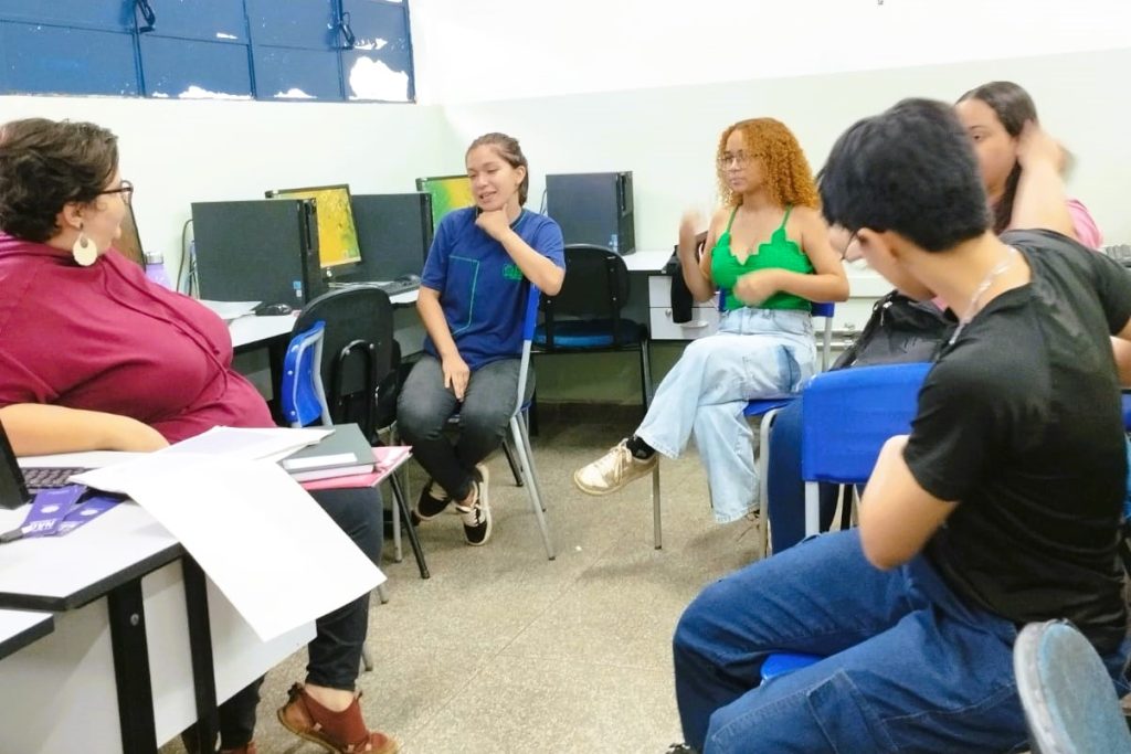 Violência de gênero vira ferramenta de conscientização por estudantes de escola estadual 