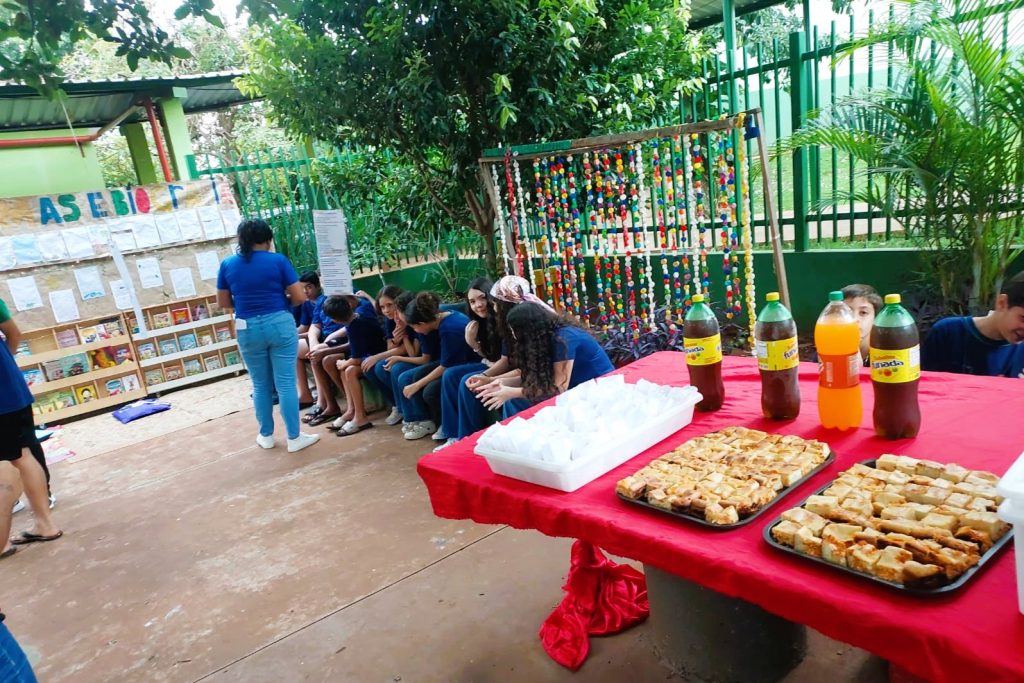 Escola estadual comemora 40 anos com poemas de estudantes repletos de emoções