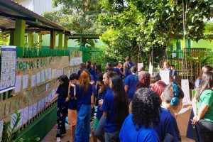 Escola estadual comemora 40 anos com poemas de estudantes repletos de emoções