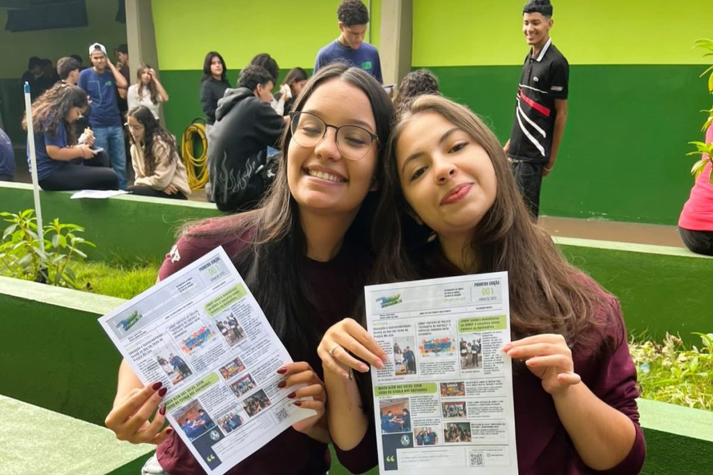 Estudantes lançam jornal impresso porque acreditam que notícia boa merece ser tocada
