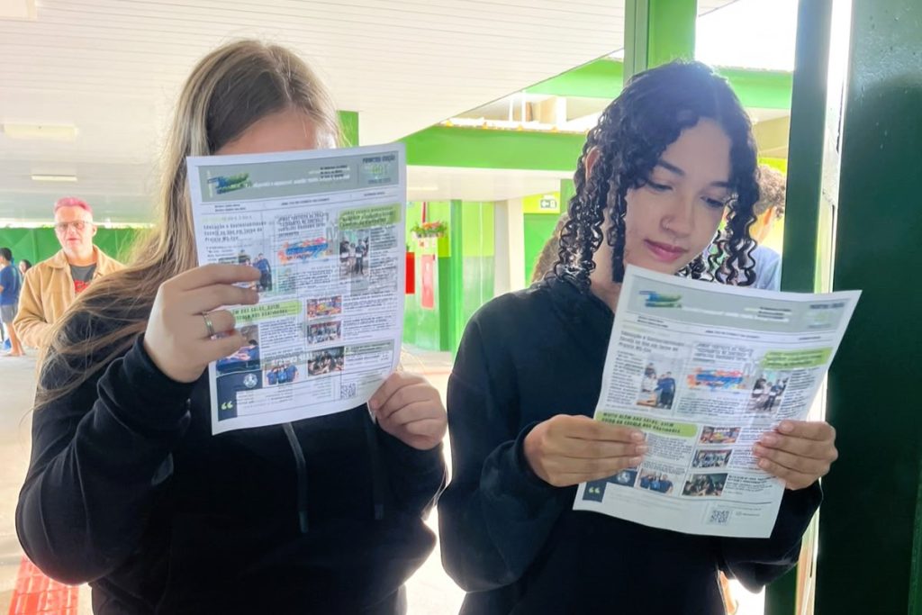 Estudantes lançam jornal impresso porque acreditam que notícia boa merece ser tocada