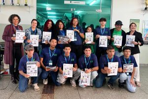 Estudantes lançam jornal impresso porque acreditam que notícia boa merece ser tocada