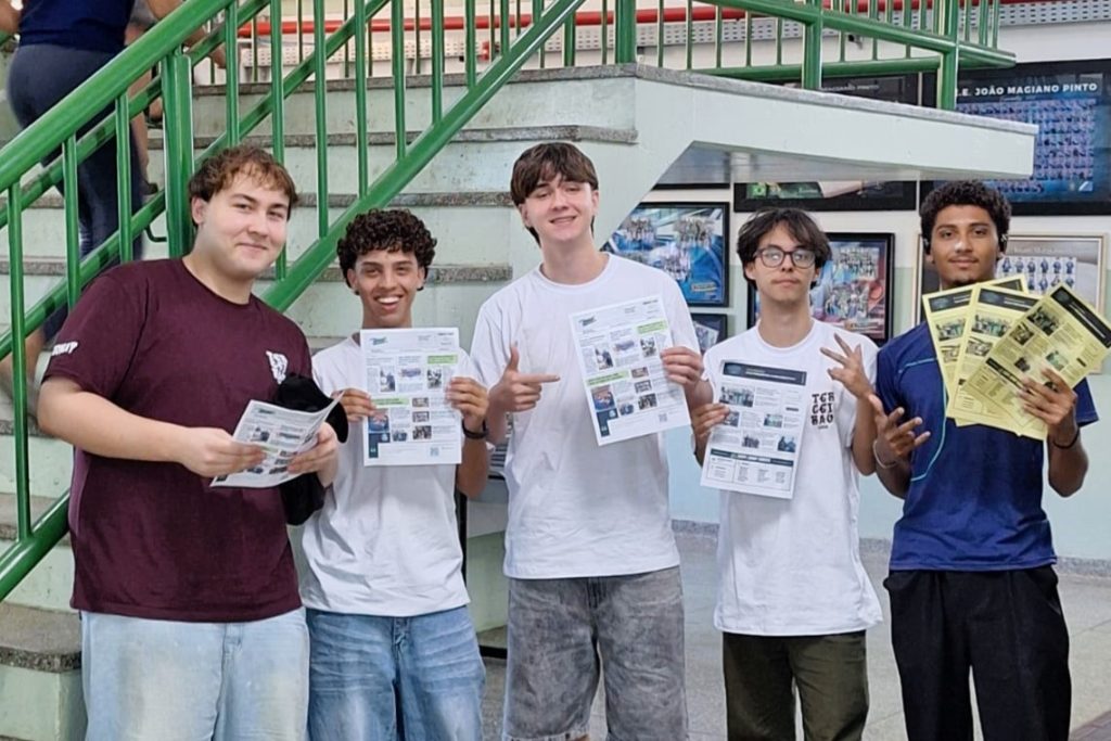 Estudantes lançam jornal impresso porque acreditam que notícia boa merece ser tocada