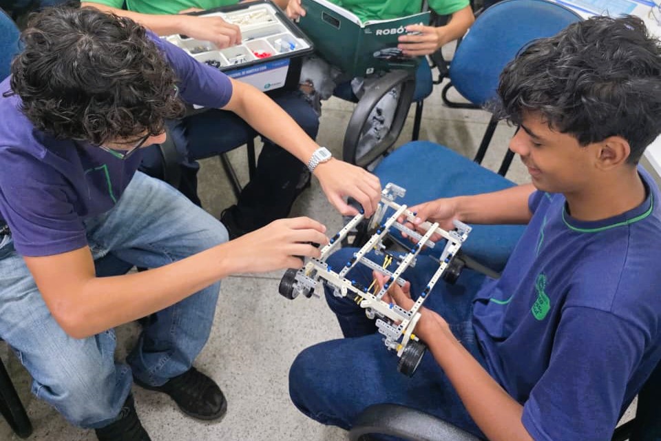MS lidera ranking nacional de robótica com três escolas na final da RoverXpedição 2026