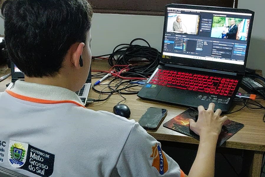 Radiocast de escola estadual visita Poder Legislativo e divulga como se faz cidadania