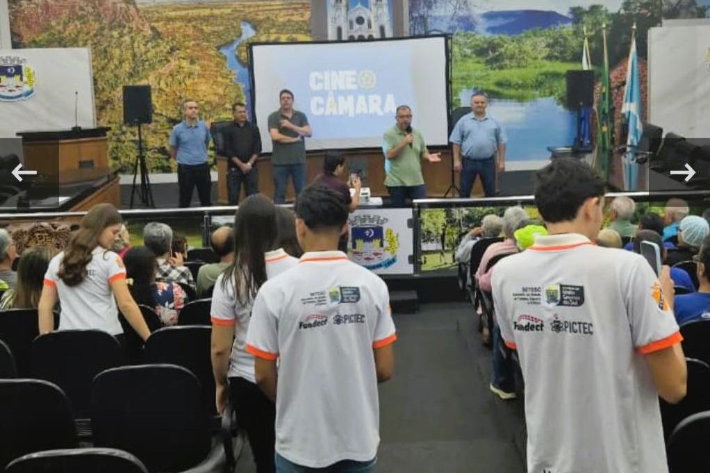 Radiocast de escola estadual visita Poder Legislativo e divulga como se faz cidadania
