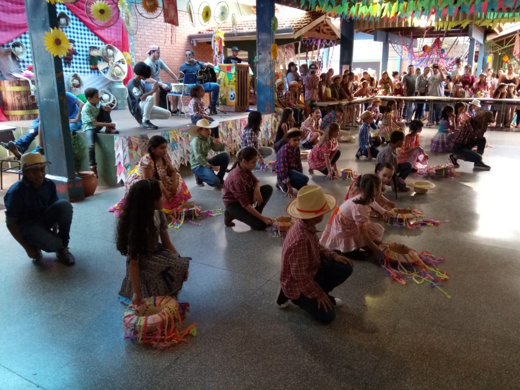 Escola Odete Feroldi promove festa junina com jogos e comidas típicas -  Buritama