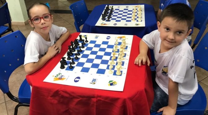 Alunos vão representar Itatiaia no Campeonato Estadual de Xadrez