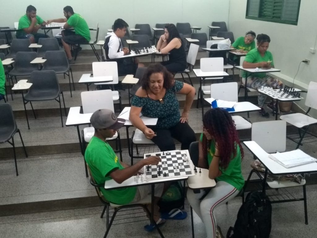 Professora Rita Freitas estimula Jogo de xadrez em ambiente escolar