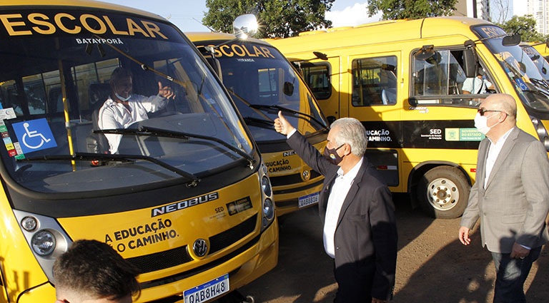 Ônibus escolar quebra a caminho da escola e pais de alunos reclamam da  precariedade do transporte em MT, Mato Grosso