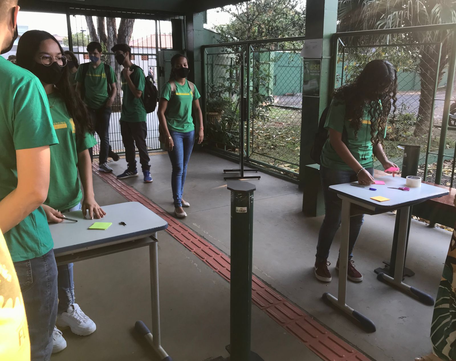 Em sala temática e com apoio dos estudantes, EE Antonia da