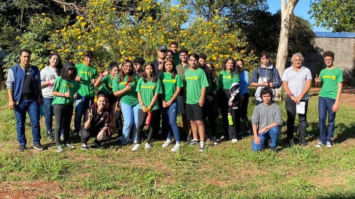 Em sala temática e com apoio dos estudantes, EE Antonia da